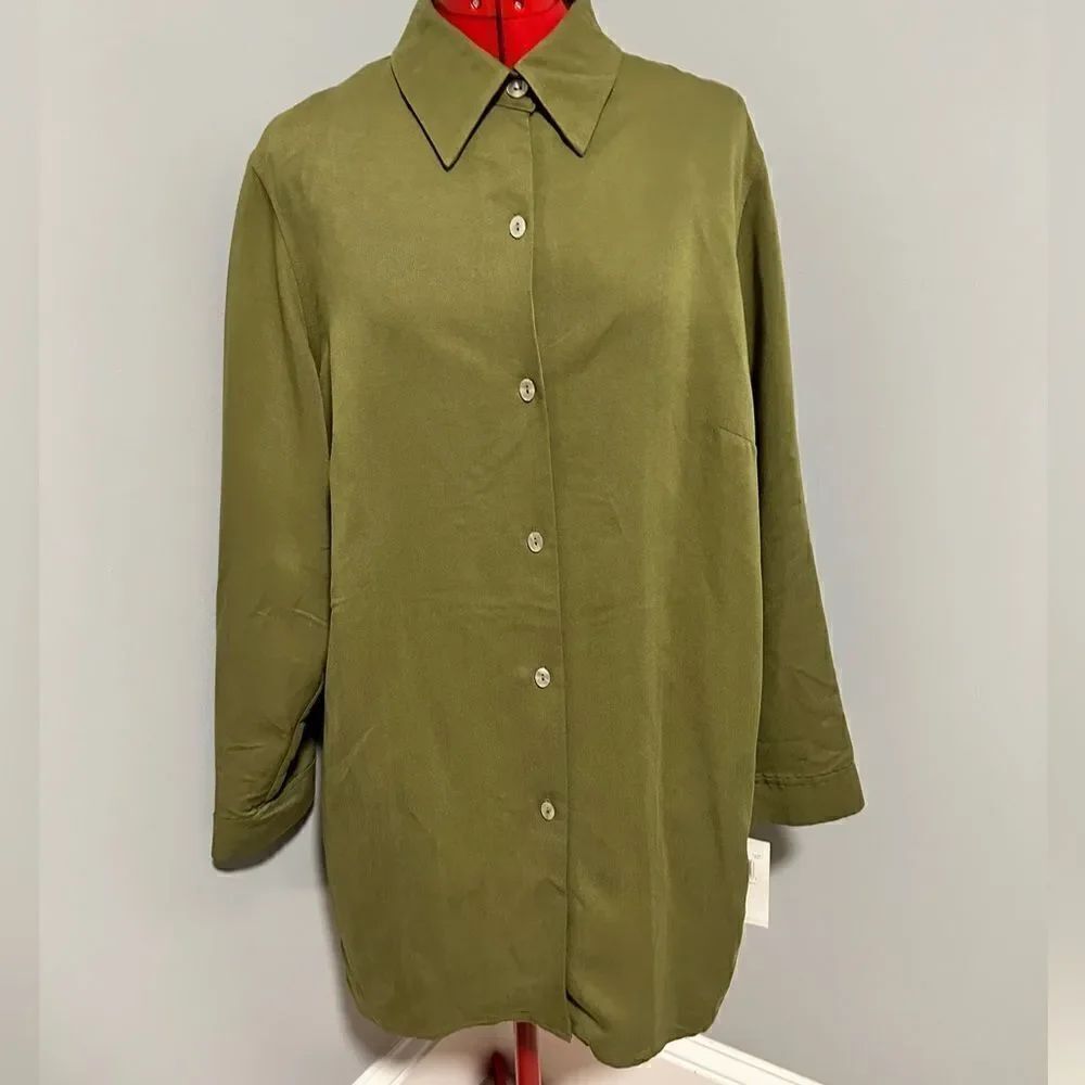 JH Collectibles button down shirt. Size 1X. NWT